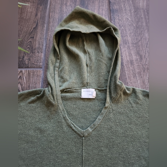 Lightweight boxy fit hooded sweater in sage green - Picture 4 of 10